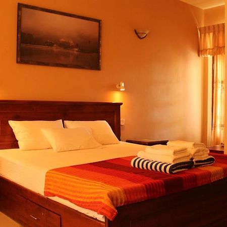 Janishi Residencies Hotel Negombo Szoba fotó