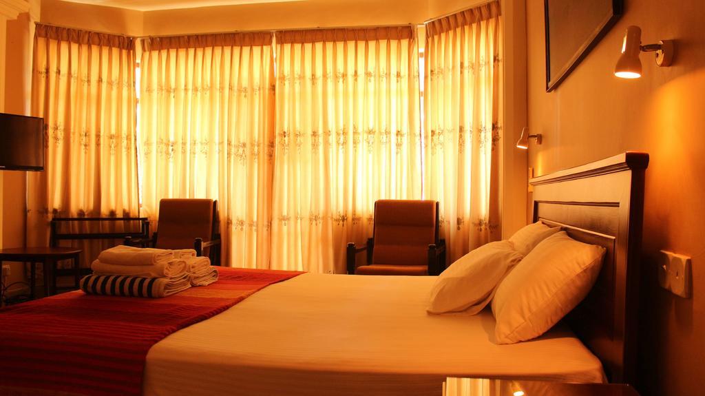 Janishi Residencies Hotel Negombo Szoba fotó