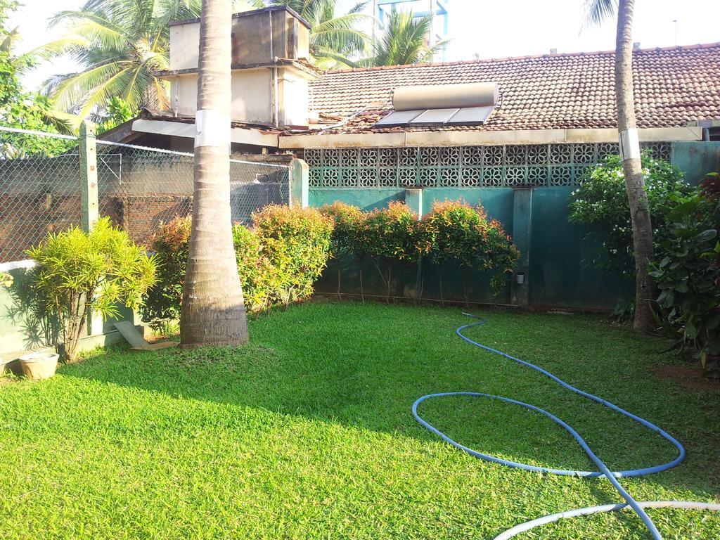 Janishi Residencies Hotel Negombo Kültér fotó