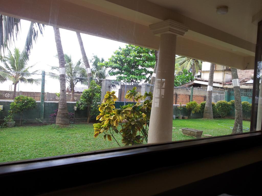 Janishi Residencies Hotel Negombo Szoba fotó