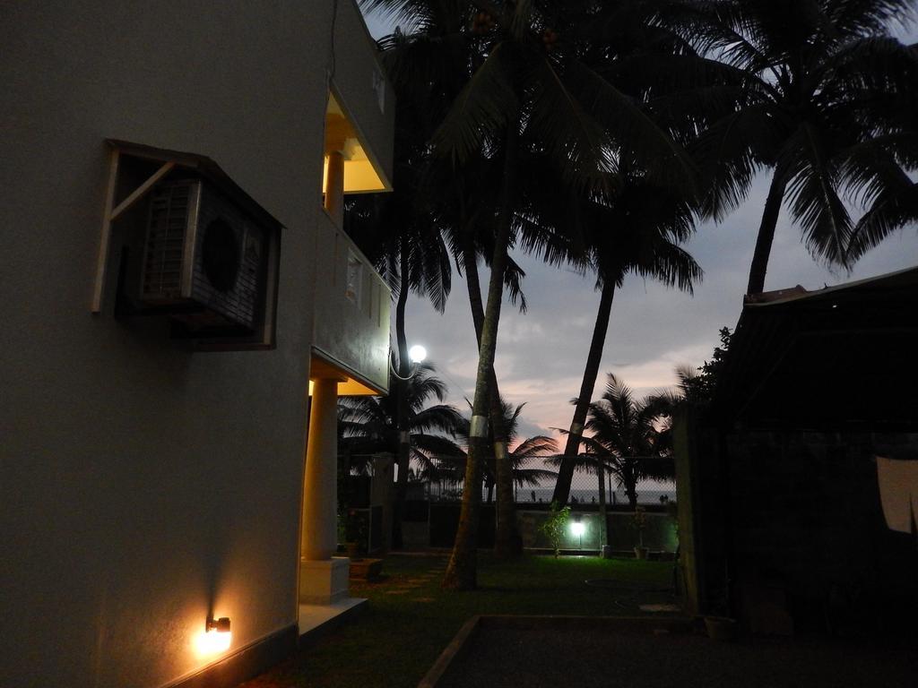 Janishi Residencies Hotel Negombo Kültér fotó