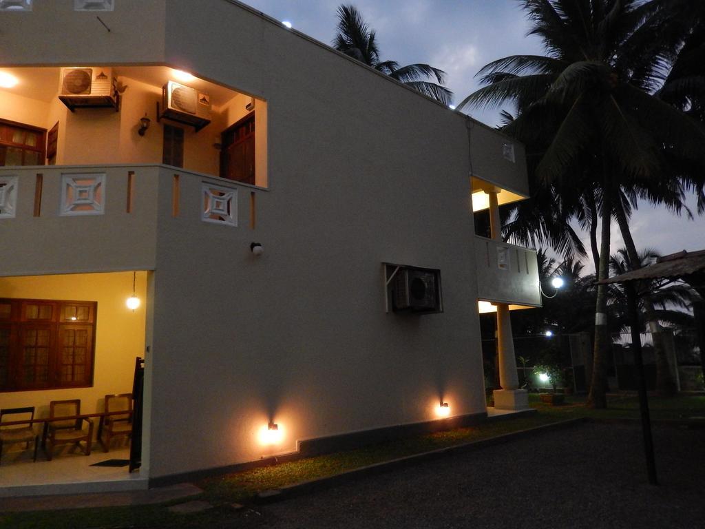 Janishi Residencies Hotel Negombo Kültér fotó