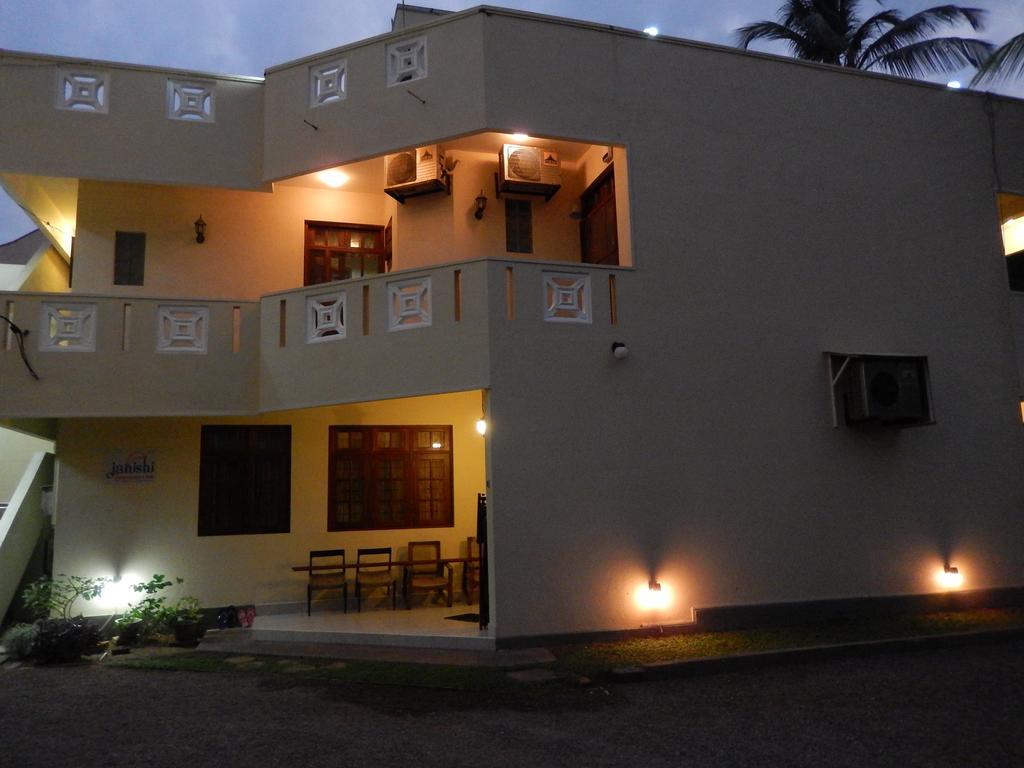 Janishi Residencies Hotel Negombo Kültér fotó
