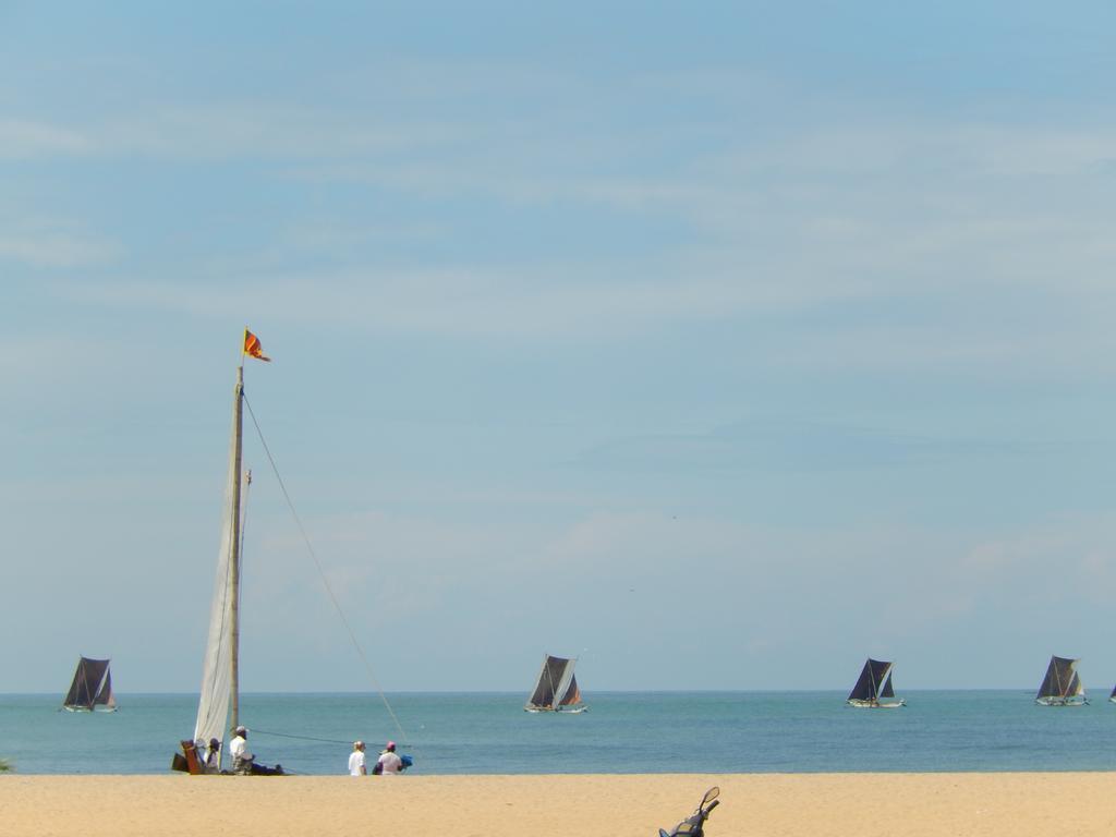 Janishi Residencies Hotel Negombo Kültér fotó