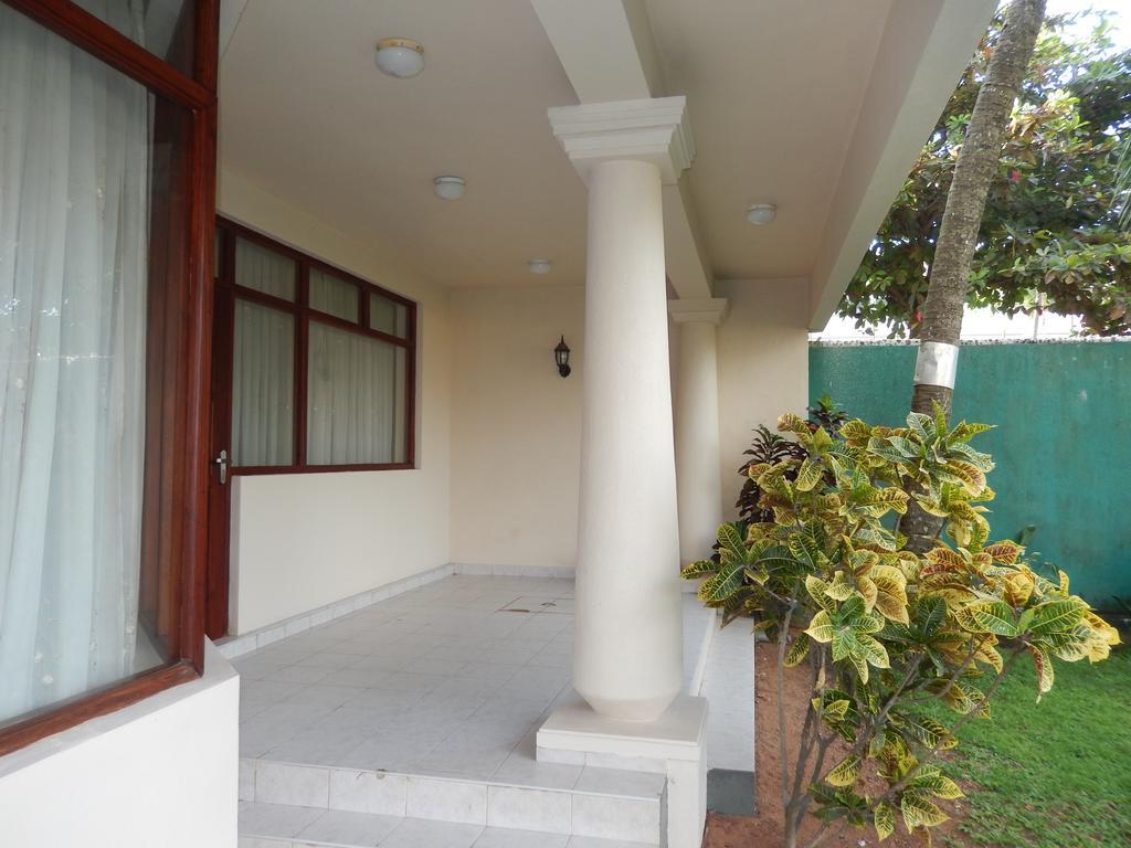 Janishi Residencies Hotel Negombo Kültér fotó