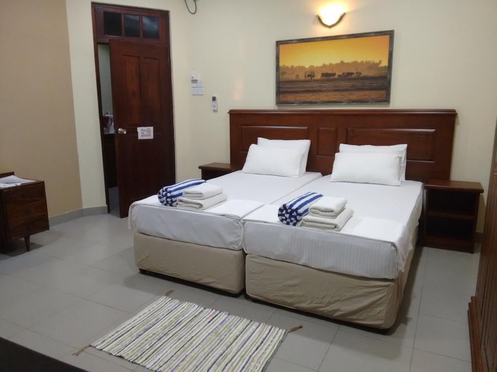 Janishi Residencies Hotel Negombo Kültér fotó
