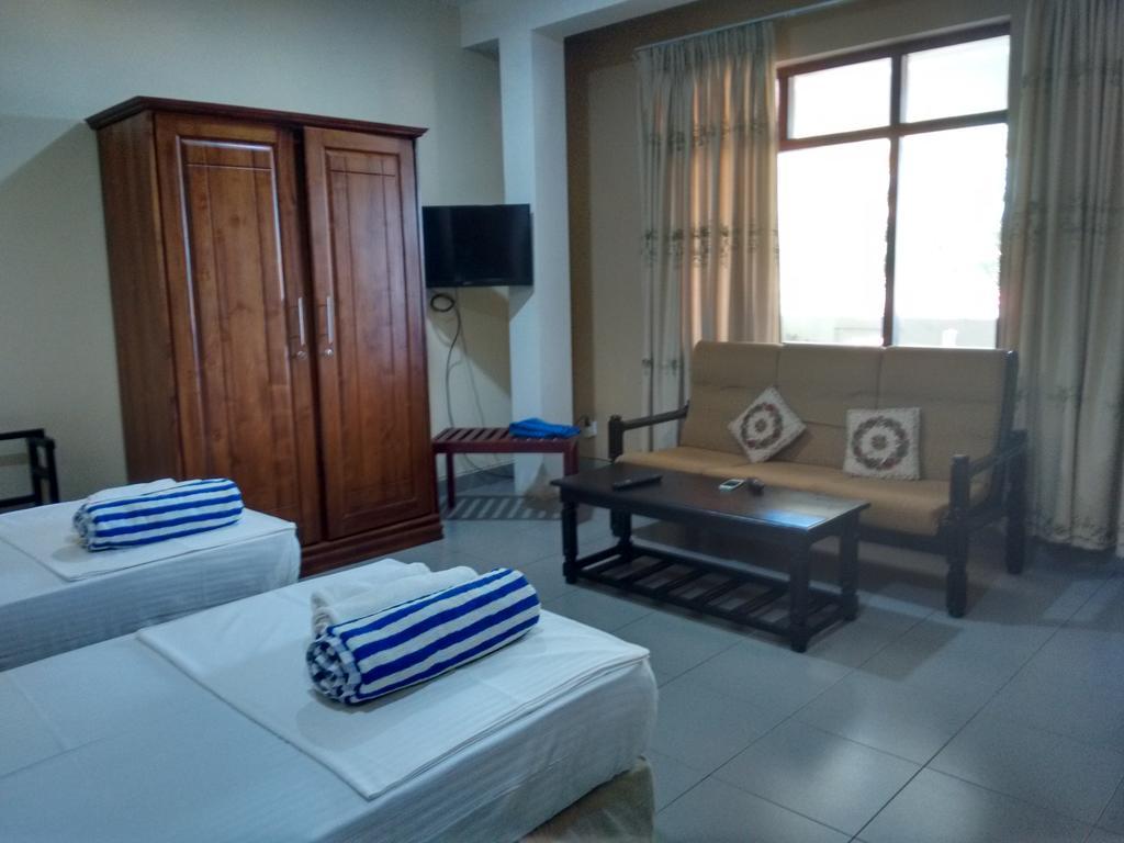 Janishi Residencies Hotel Negombo Kültér fotó