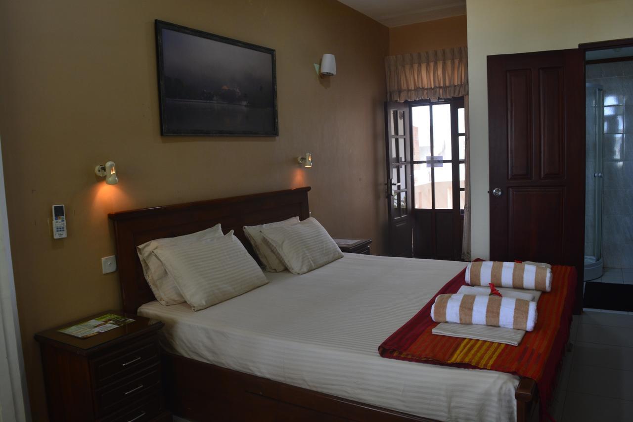 Janishi Residencies Hotel Negombo Kültér fotó