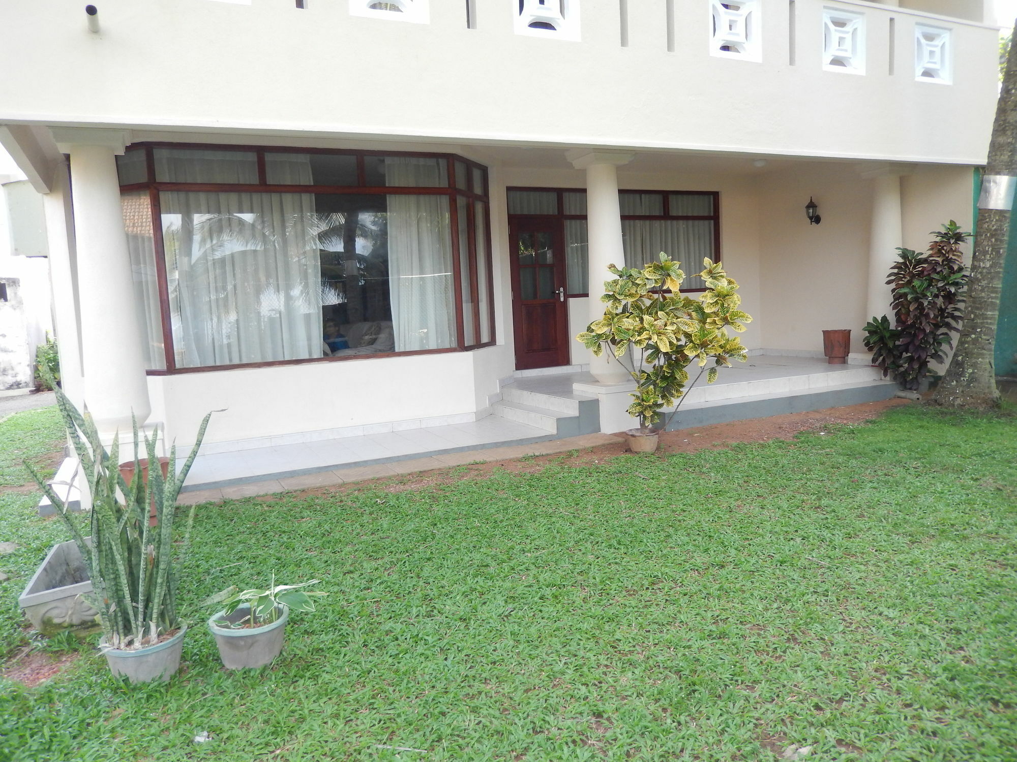 Janishi Residencies Hotel Negombo Kültér fotó